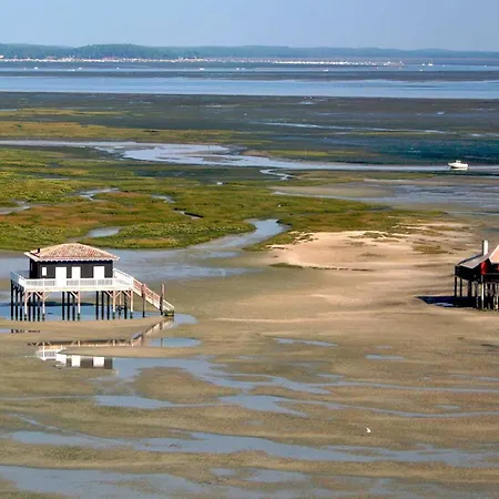 Campsite Un Toit Sur Le Bassin Claouey